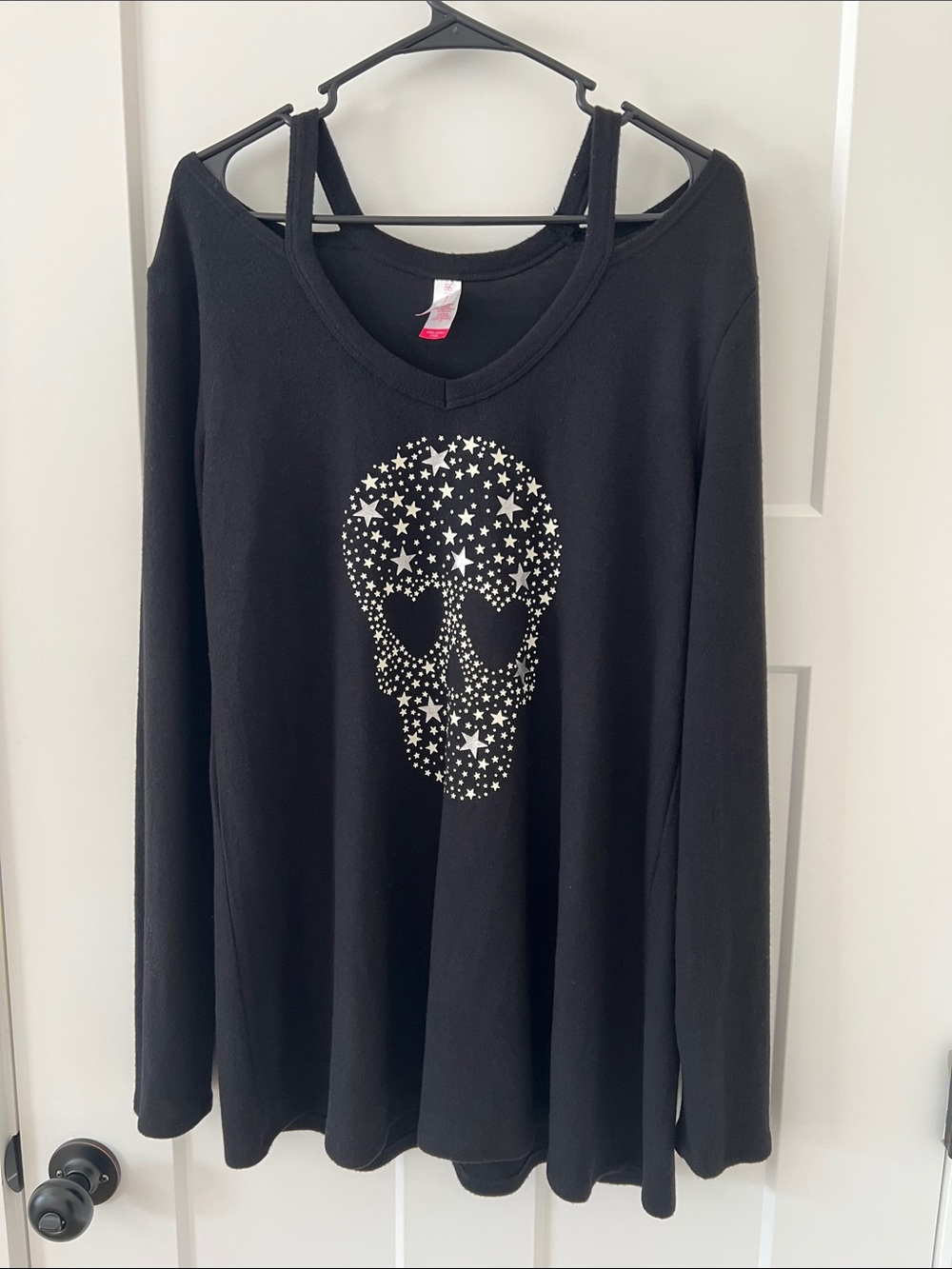 No Boundaries Black Silver Skull Cold Shoulder Top XXL 2X NWOT
